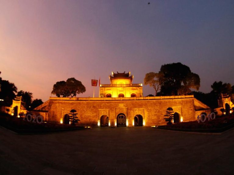 Tour đêm Hoàng Thành Thăng Long