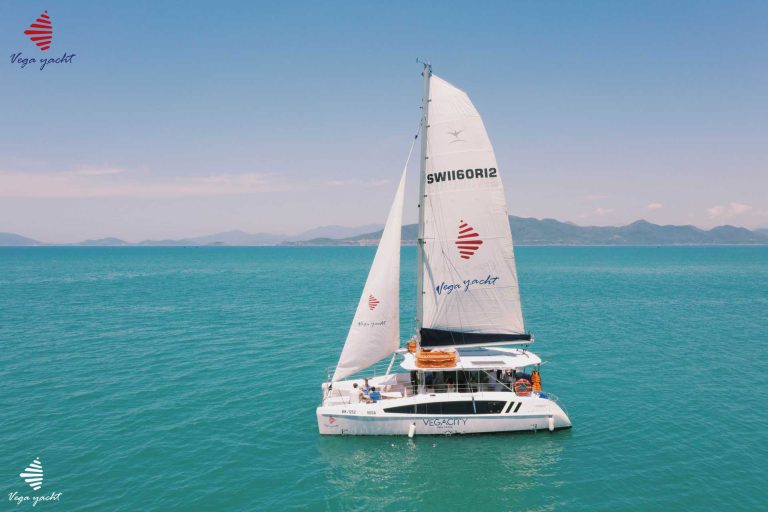 Ngắm hoàng hôn trên du thuyền Vega Nha Trang – Sewind Catamaran
