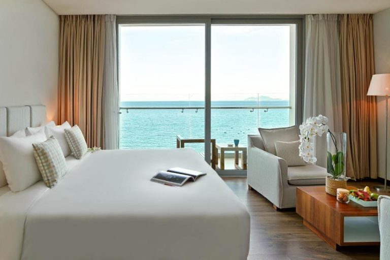 Combo Đà Nẵng khách sạn A La Carte Da Nang Beach 4 sao