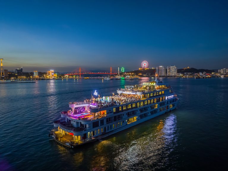 Du thuyền tiệc tối – Ambassador Cruise II